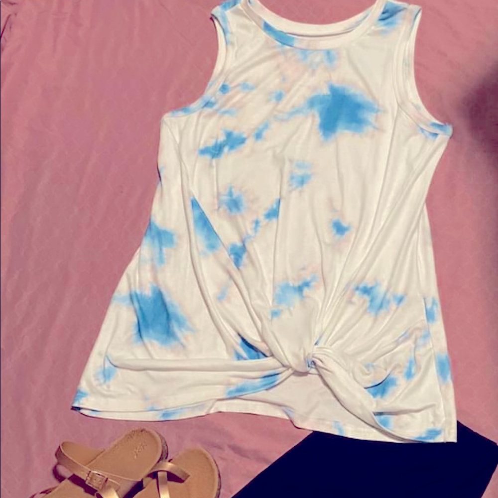 Tie dye front knot tank